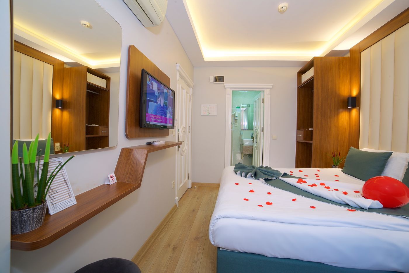 Hotel-Black-Tulip-Room-28