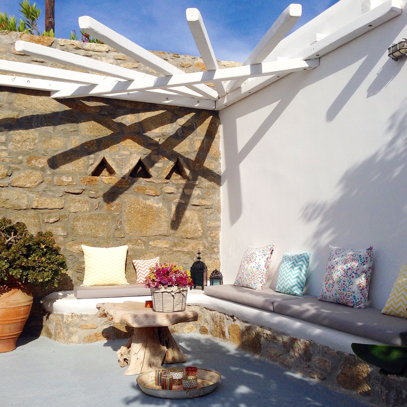 Yakinthos-Residence-Lobby-10