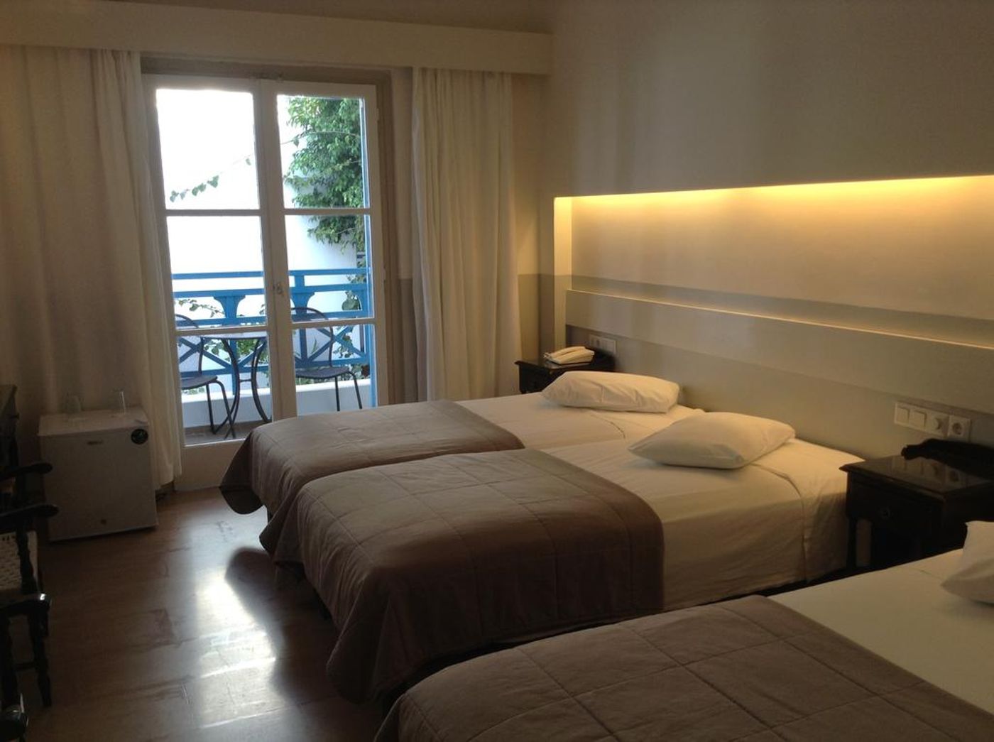 Kamari-Beach-Room-24