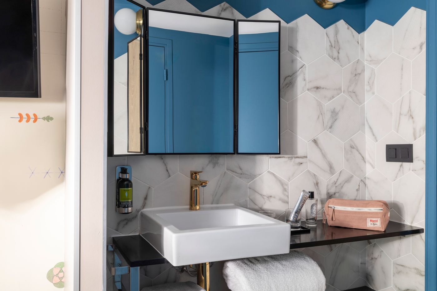 Maxim-Folies-Room-26