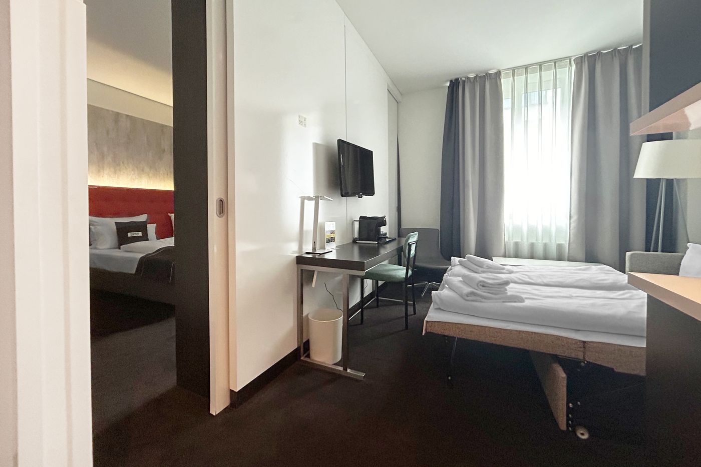Select-Hotel-Berlin-The-Wall-Room-38