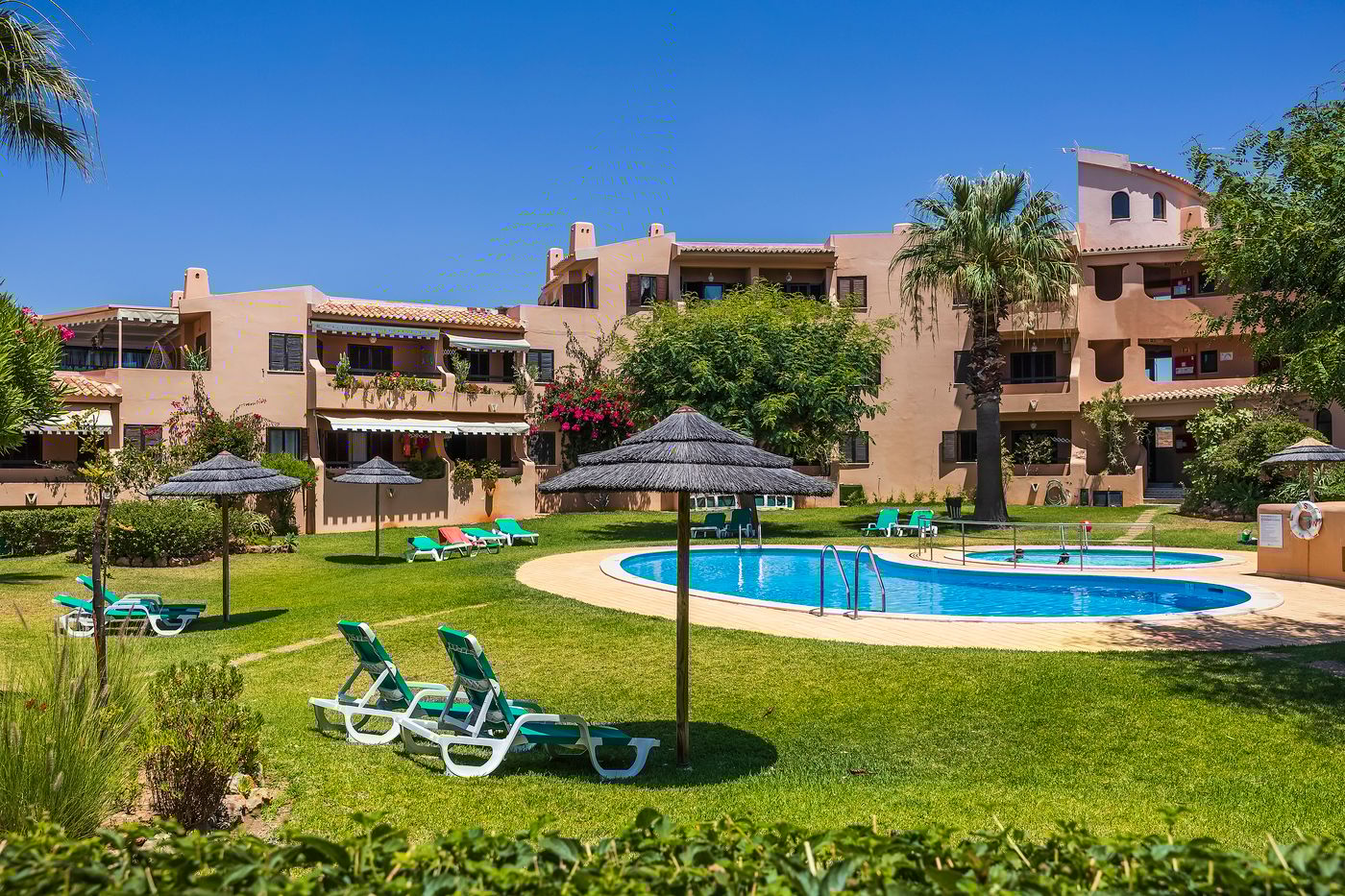 Clube-Maria-Luisa-Pool-1