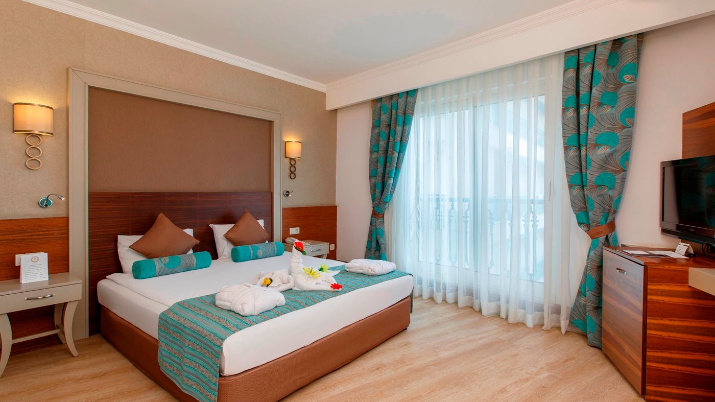 Side-Crown-Palace-Room-15