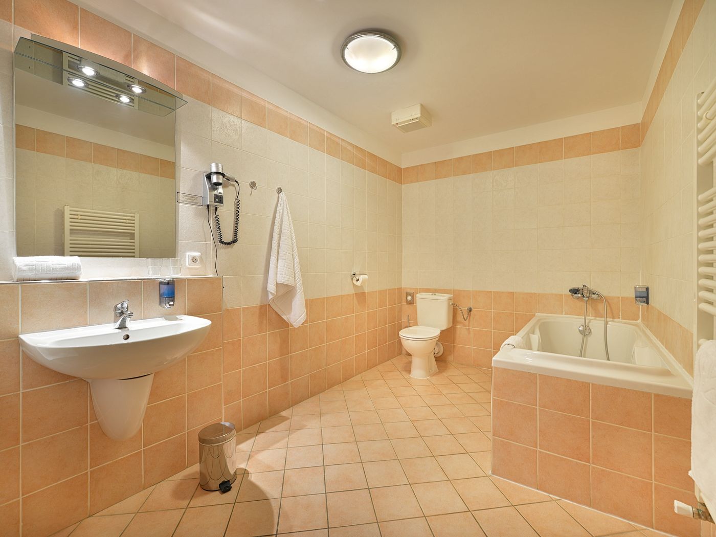 EA-Hotel-Tosca-Room-34