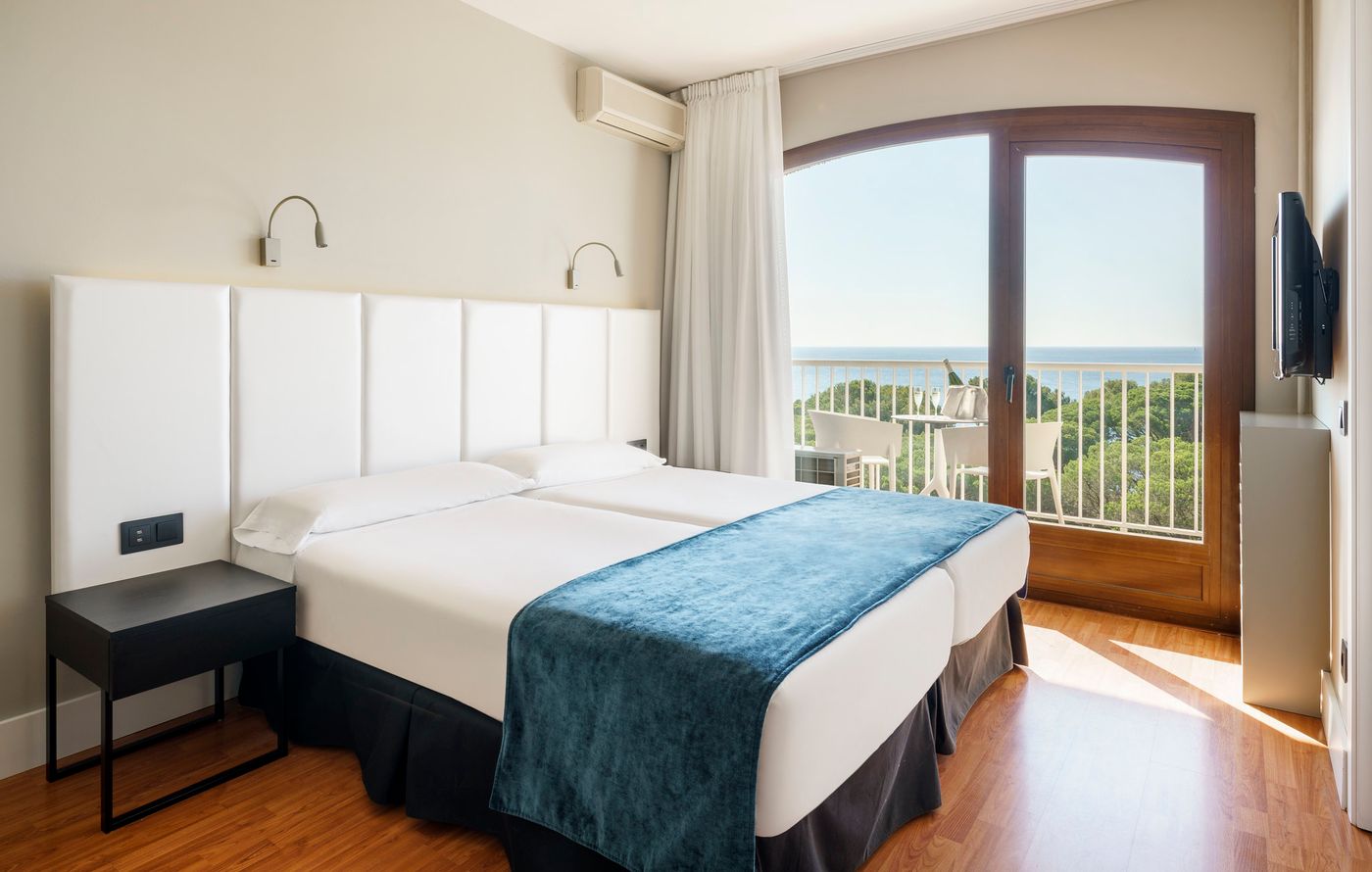 Ilunion-Caleta-Park-Room-25