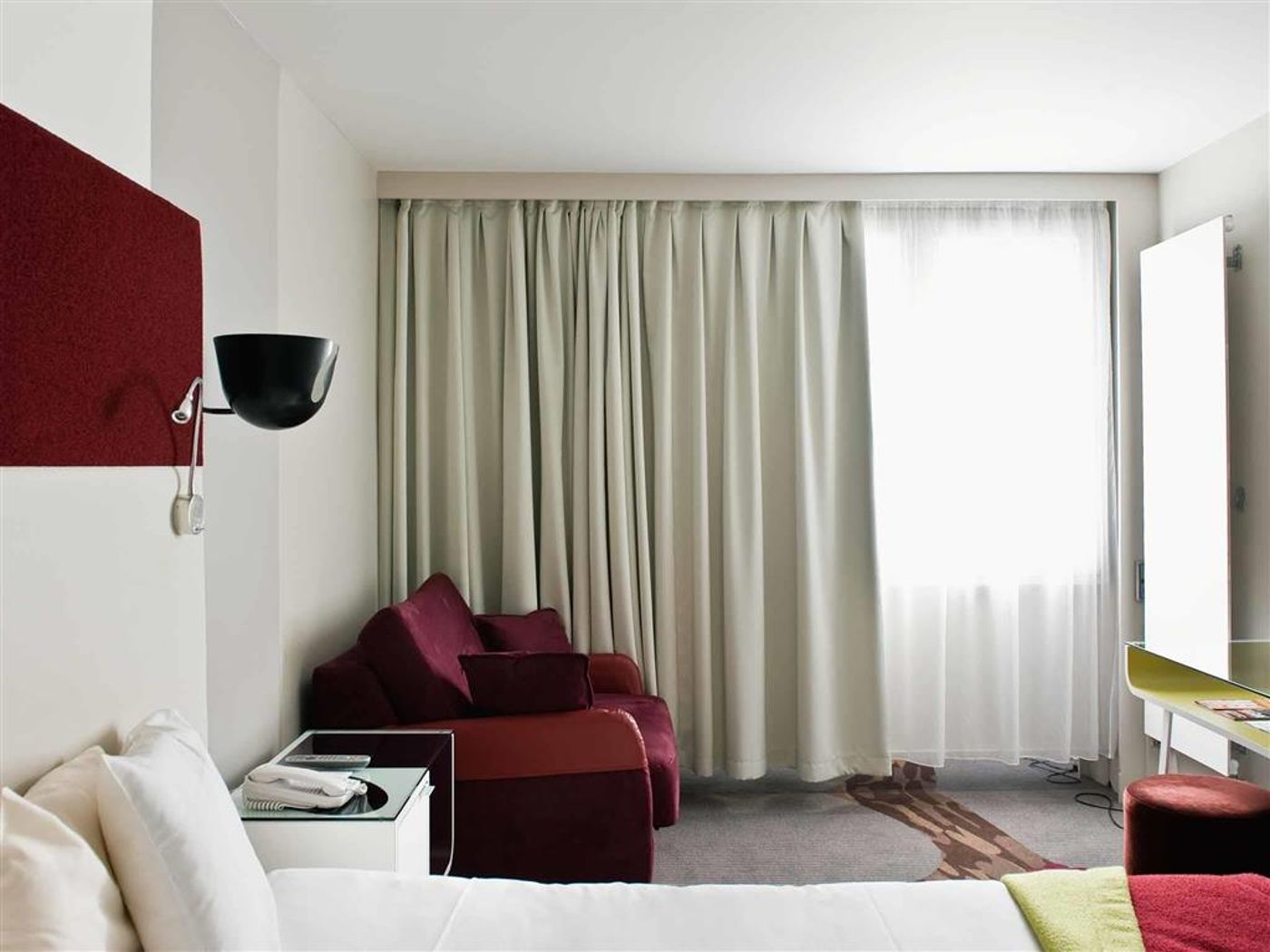 Hotel-Mercure-Paris-Bercy-Bibliotheque-General-view-47