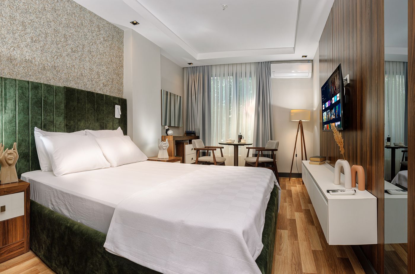 La-Mia-Suites-Room-9
