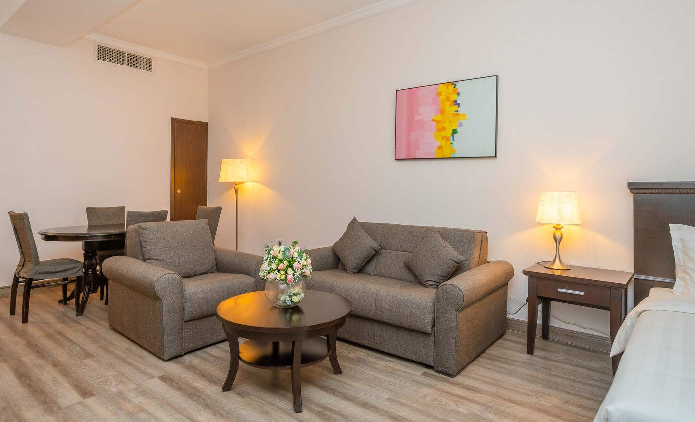 Ezdan-Residences-West-Bay-Room-21