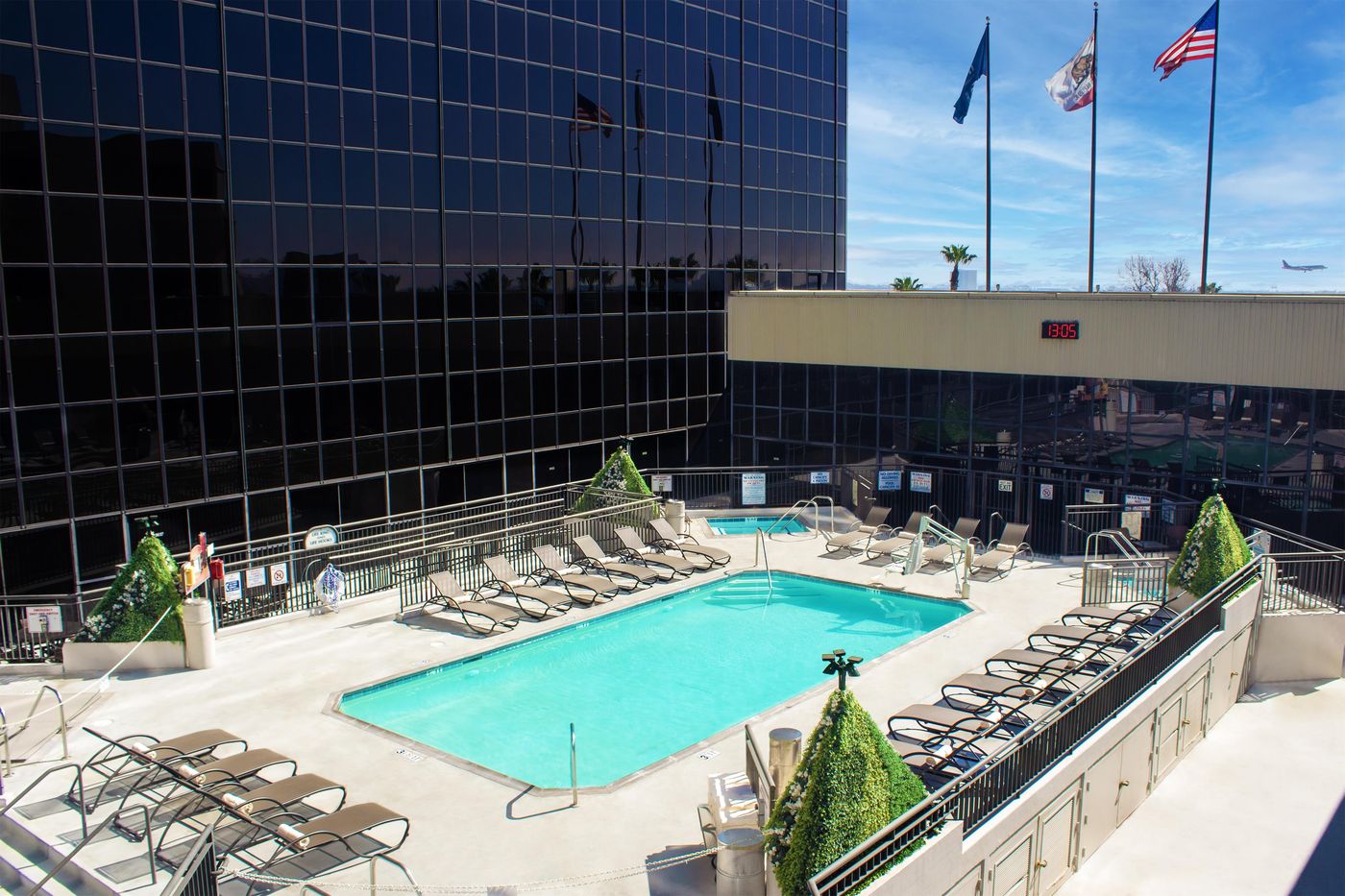 Hilton-Los-Angeles-Airport-Pool-2