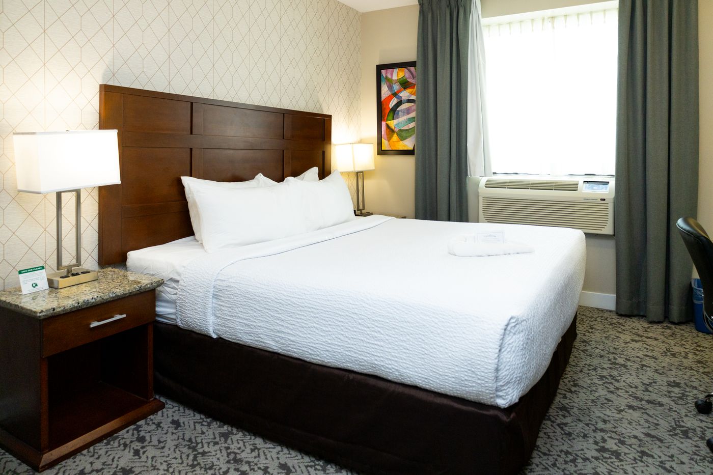 Quality-Inn---Suites-Downtown-Vancouver-Room-8