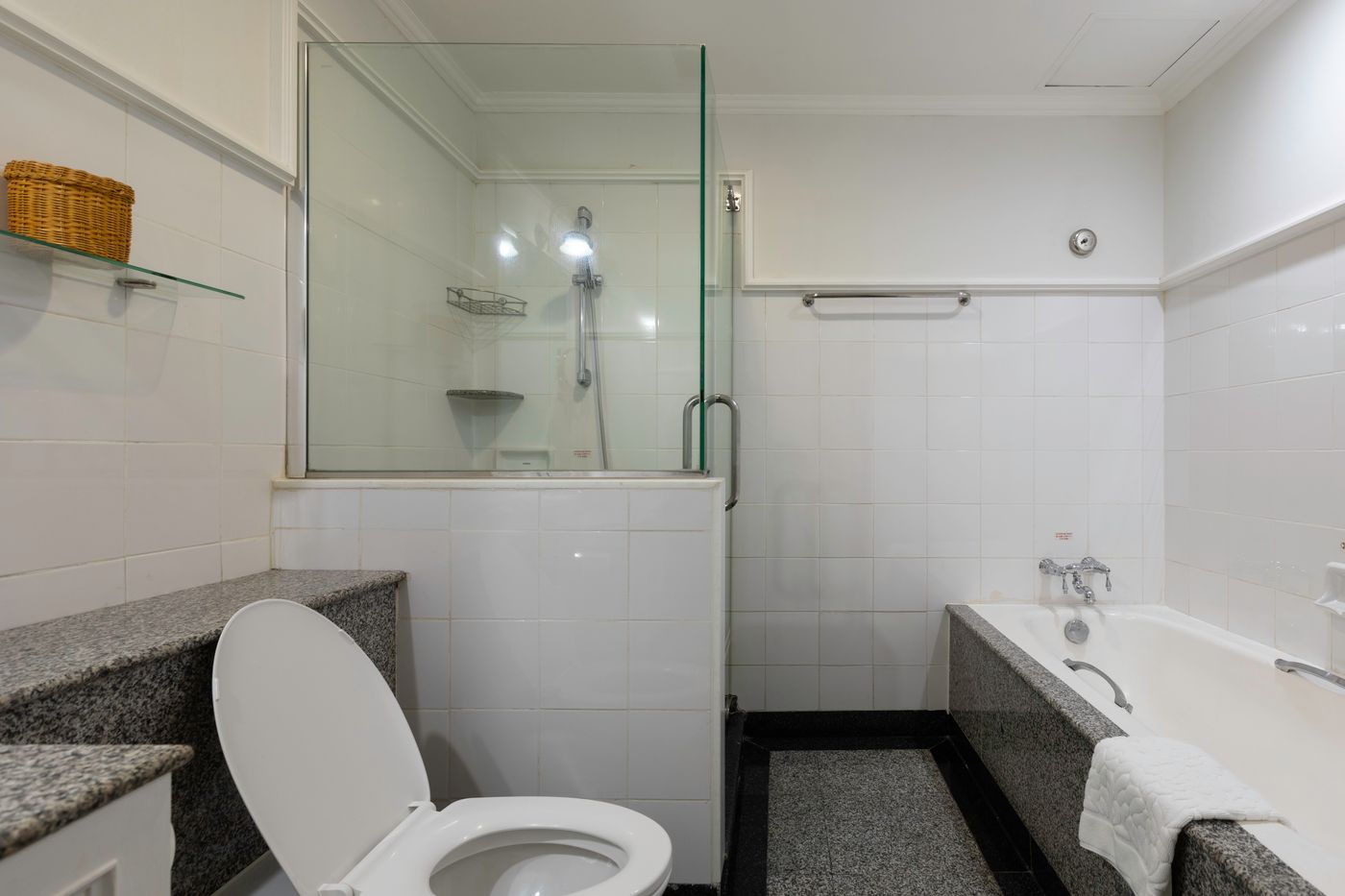 Cape-House-Langsuan-Room-40