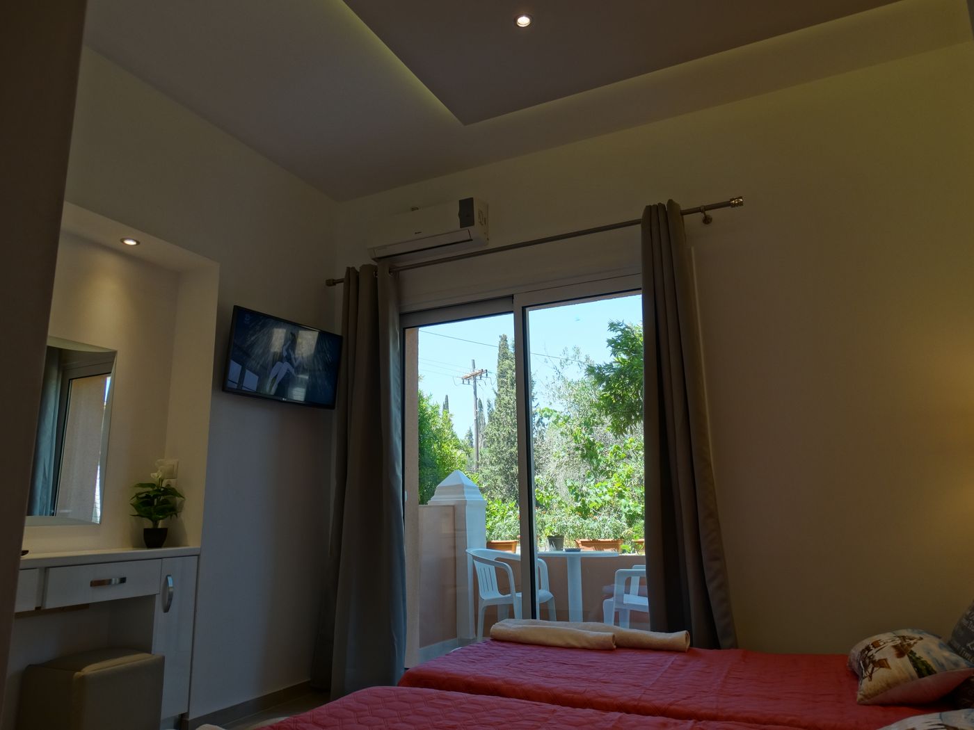 Makis-Apartments-Room-34