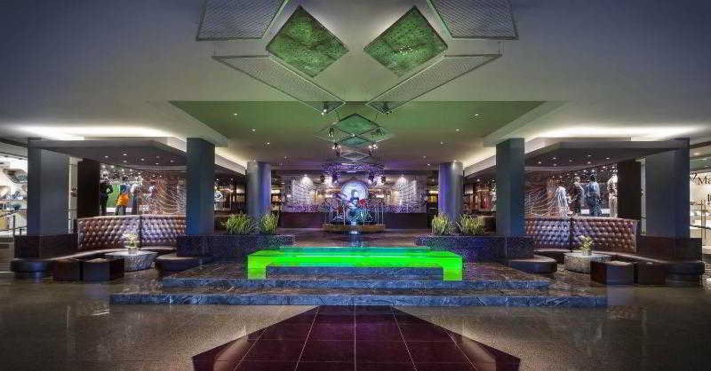 Hard-Rock-Hotel-Cancun-Lobby-30