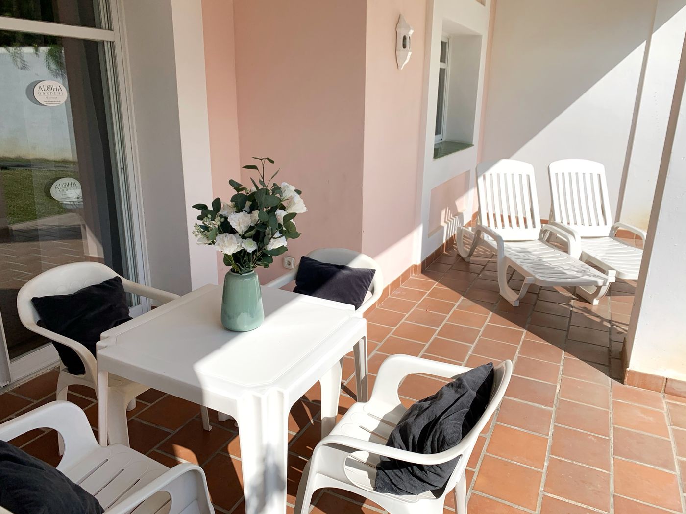 Aloha-Gardens-Room-58