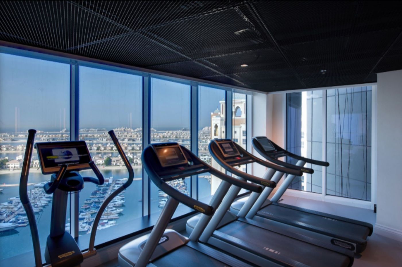 Dukes-The-Palm--a-Royal-Hideaway-Hotel-Sports-and-Entertainment-94