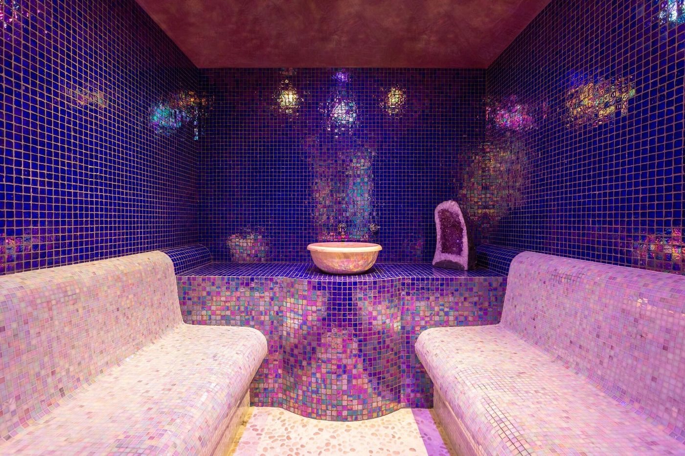 Boutique-Hotel-Miranda-Sports-and-Entertainment-30