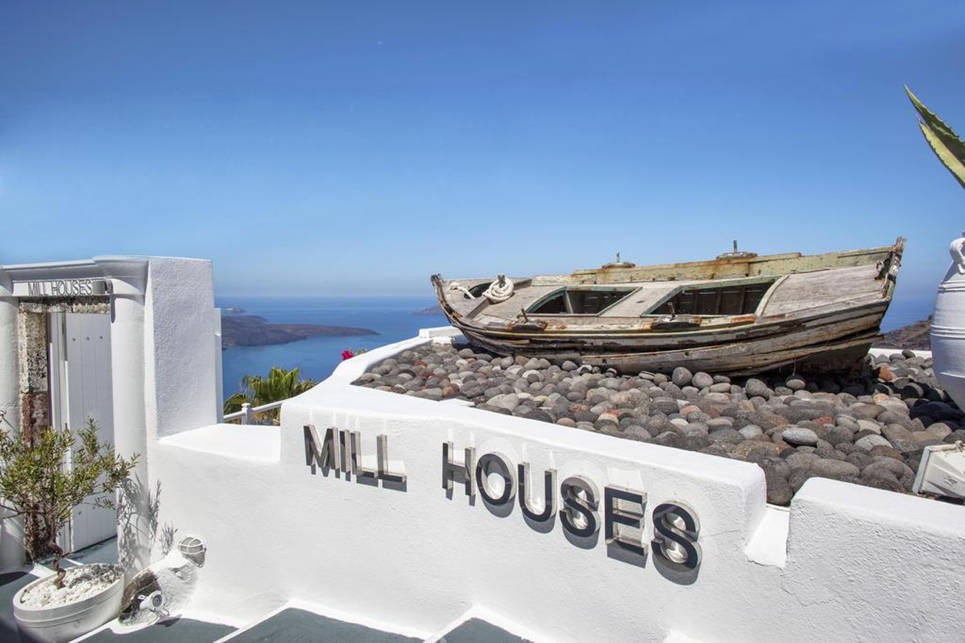 Mill-Houses-New-Elegant-Suites-Lobby-3