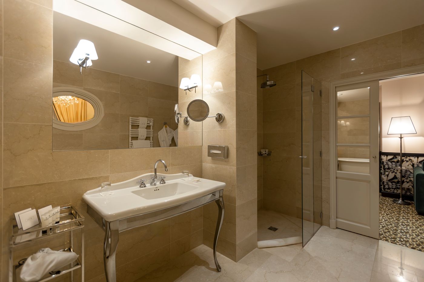 West-end-Paris-Room-65