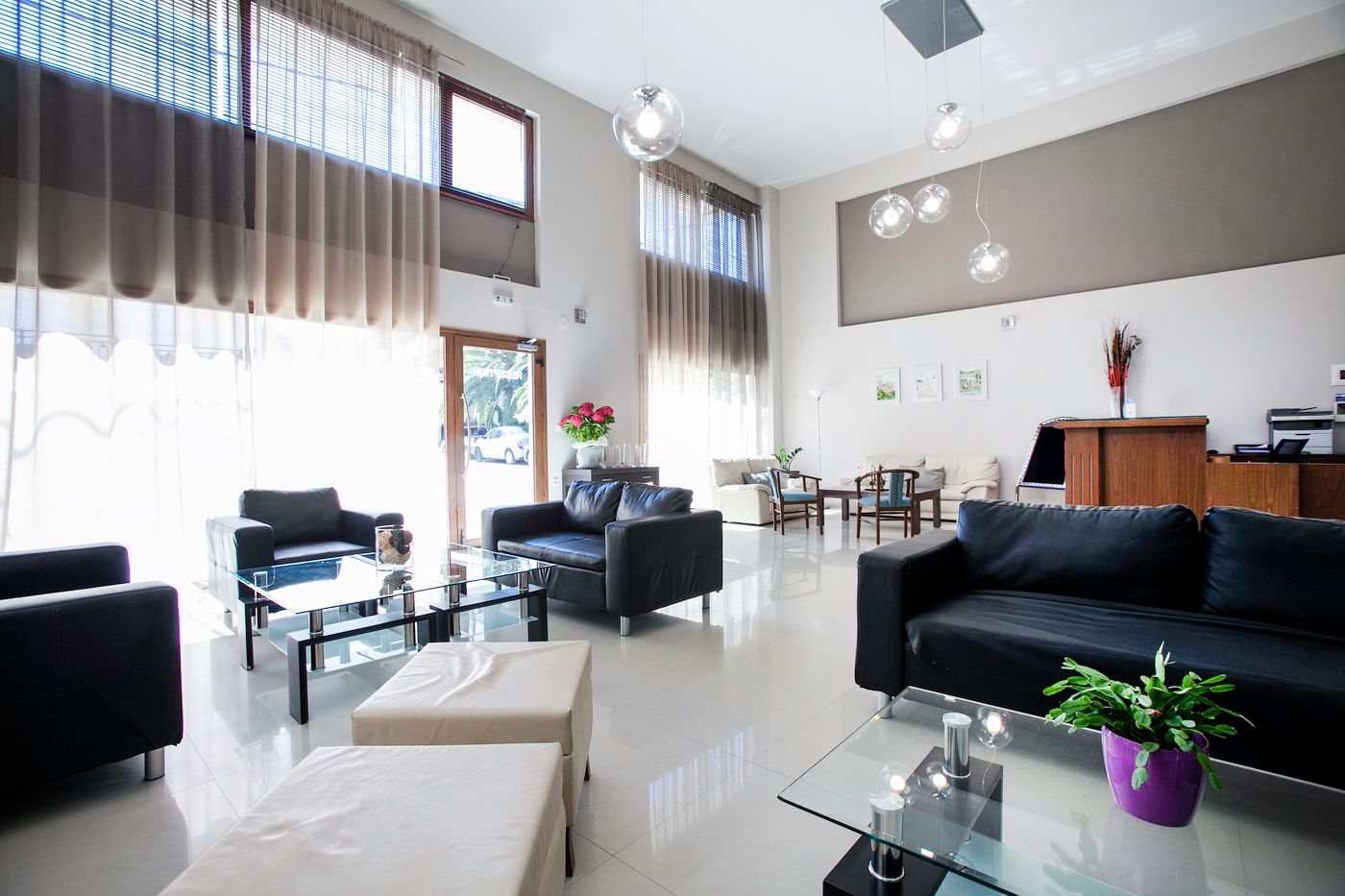 Simeon-Hotel-Lobby-39