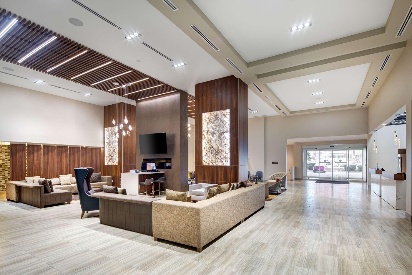 DoubleTree by Hilton Toronto Airport-Canada-TORONTO-Lobby-4