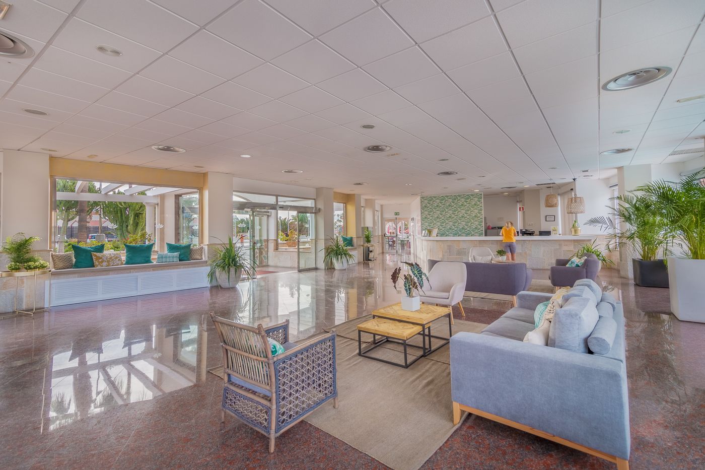 Hotel-LIVVO-Koala-Garden-Lobby-55