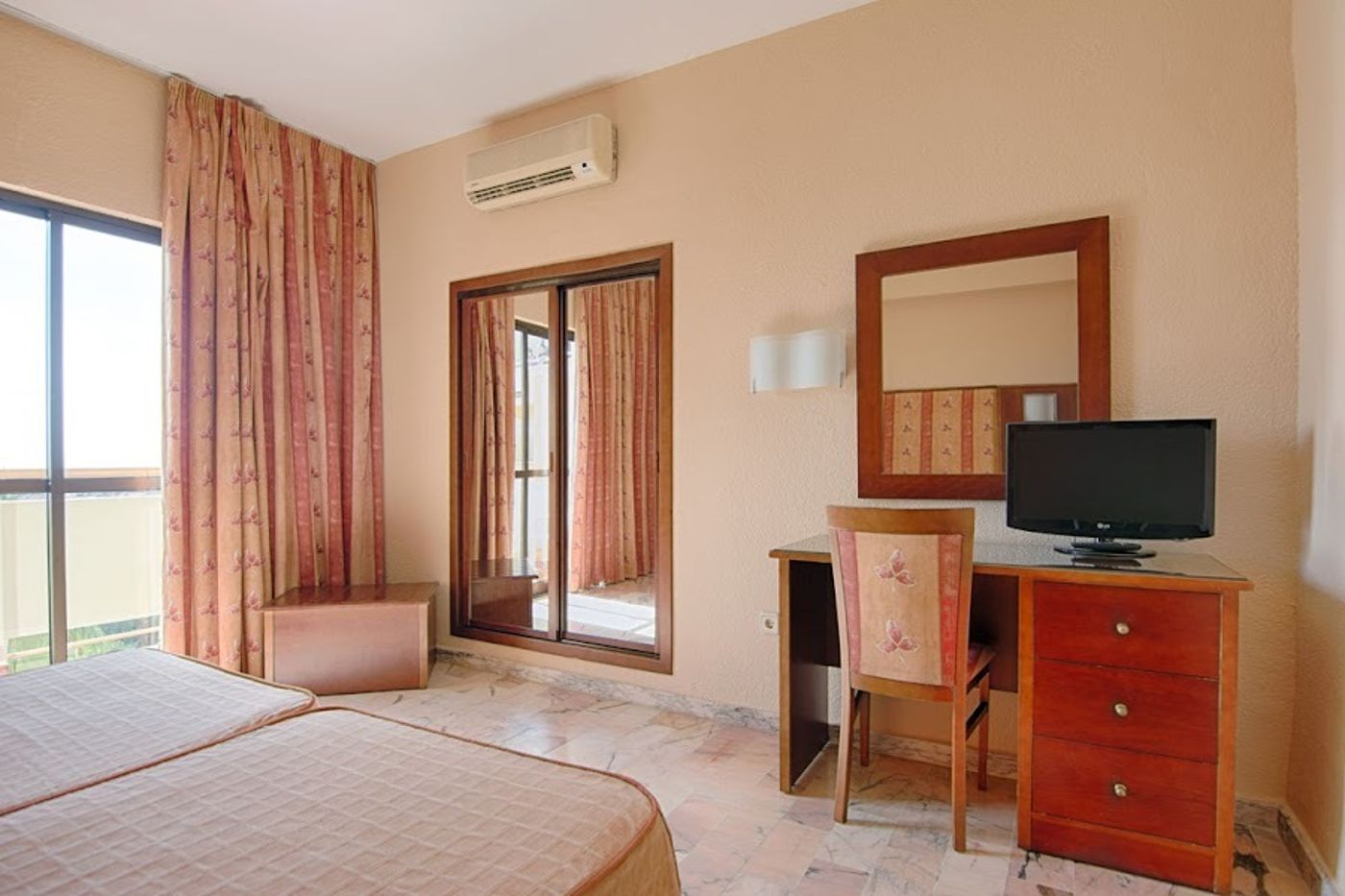 Royal Costa - 7350D76A11C567297E6C0334F44113FA560F6351