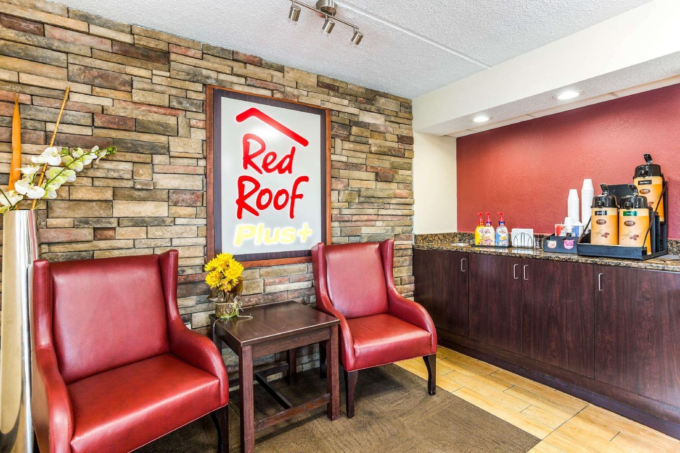 Red Roof PLUS+ Nashville North - Goodlettsville-United States-GOODLETTSVILLE-Lobby-8