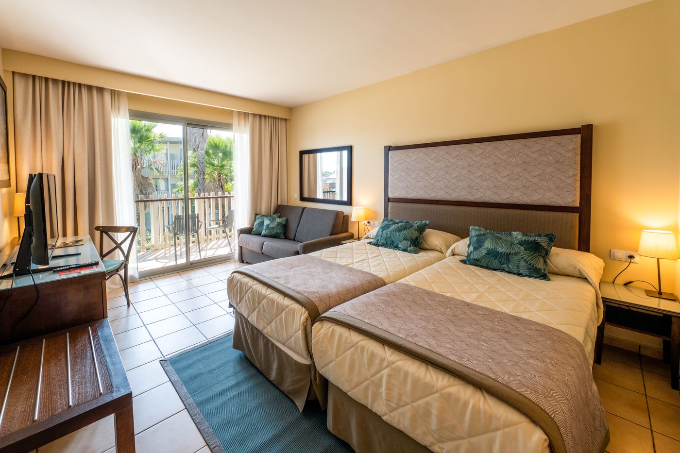 PortAventura-Hotel-Caribe---Theme-Park-Room-21