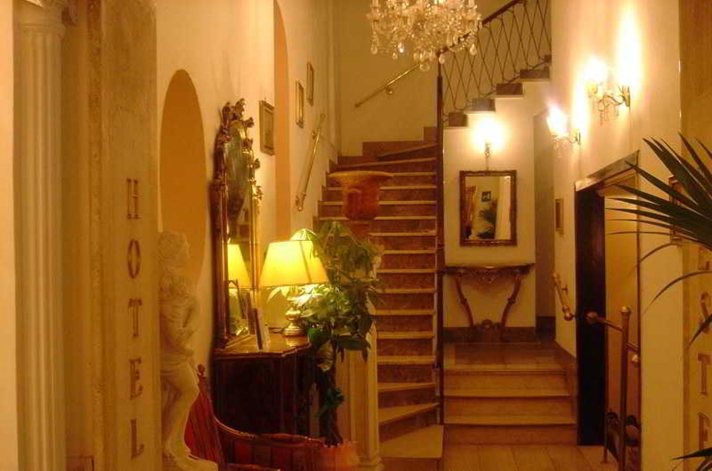 D'Este-Italy-ROME-Lobby-5