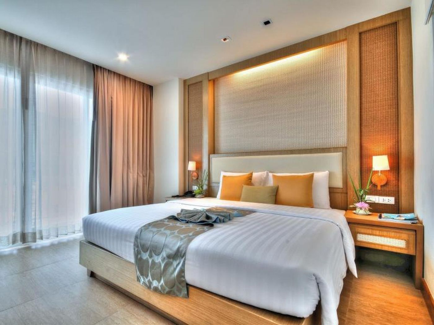The-ASHLEE-Plaza-Patong-Hotel---Spa-Room-12