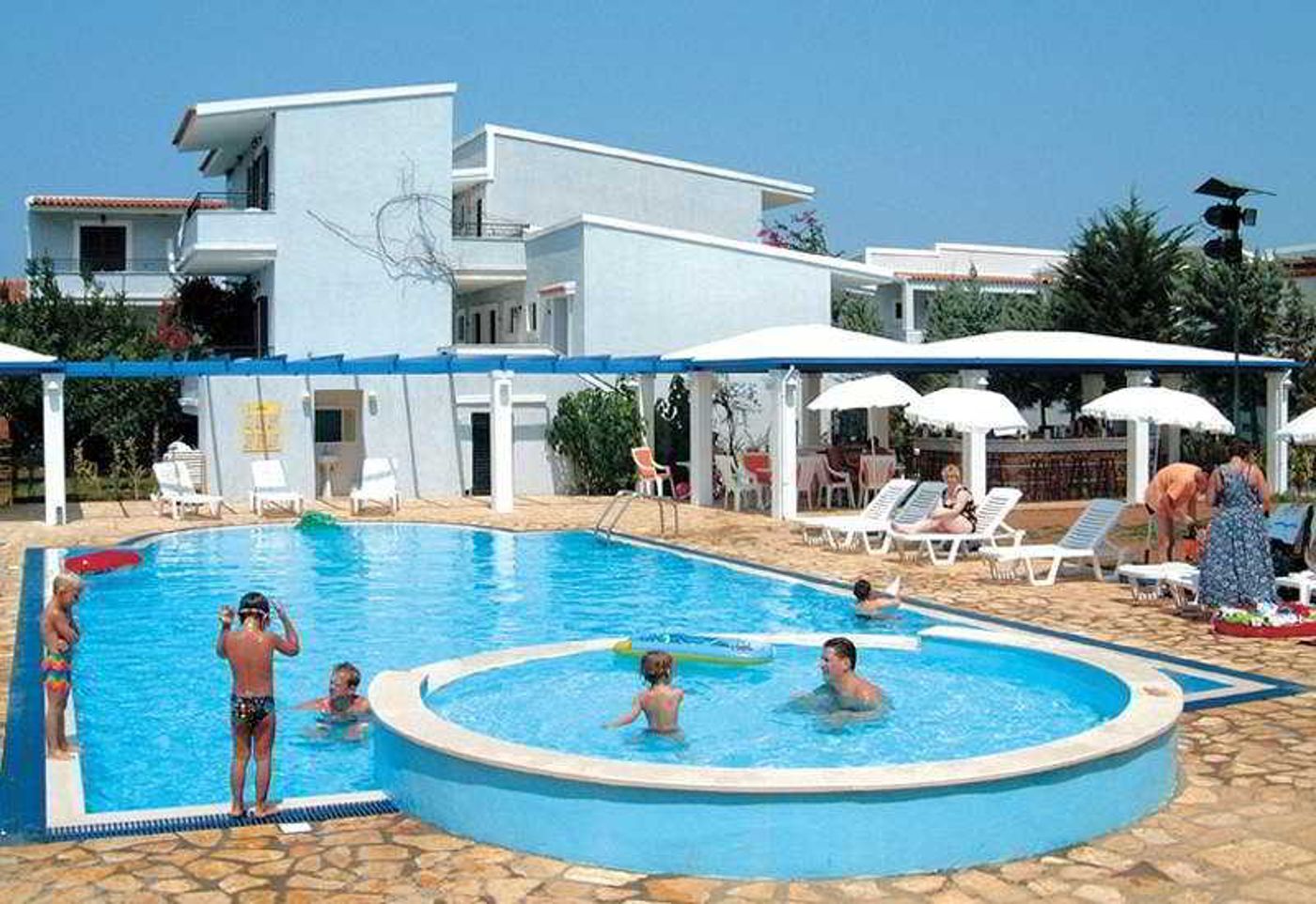 Beis-Beach-Hotel-Pool-3