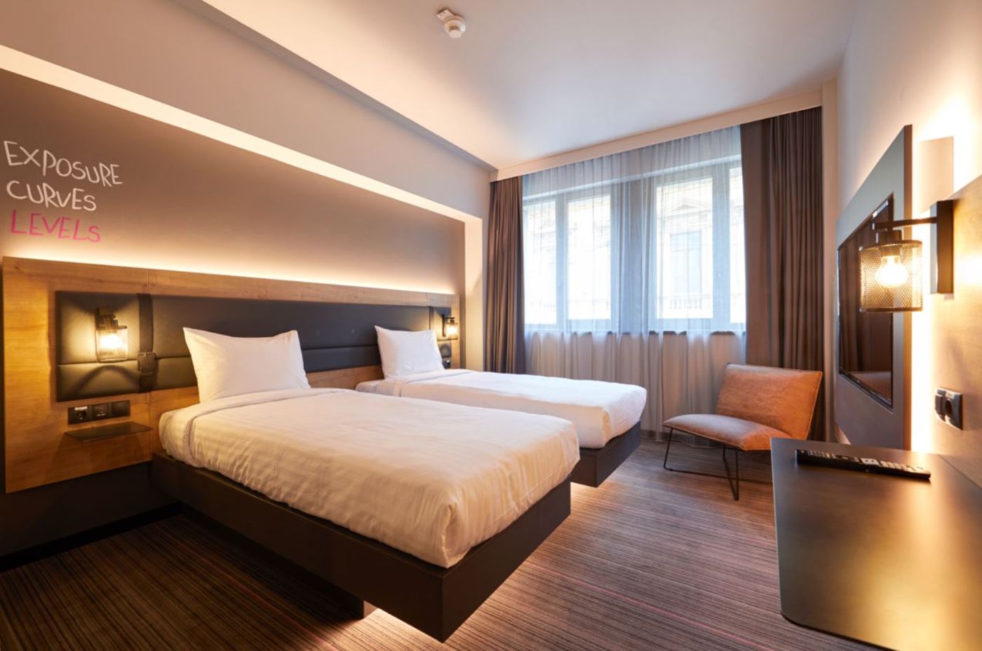 Moxy Bucharest Old Town - Romania - Bucharest - Room - 8