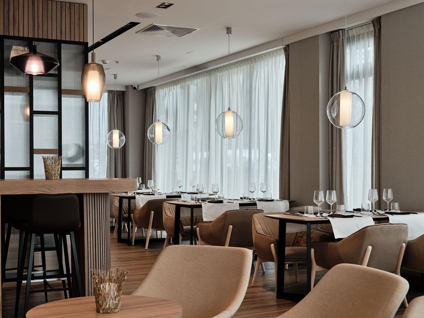 AC-Hotel-by-Marriott-Krakow-Restaurant-22