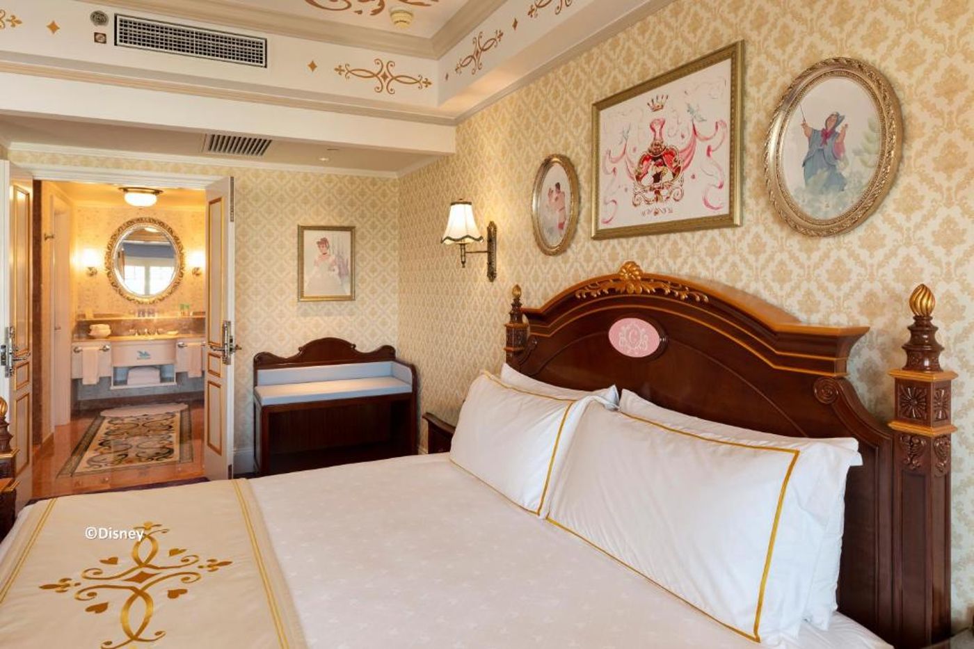 Hong-Kong-Disneyland-Hotel-Room-18
