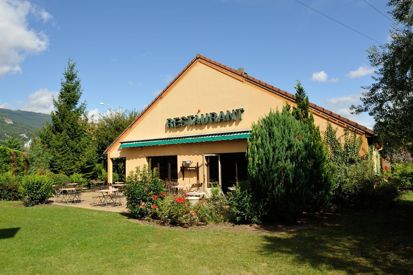 Hotel Campanile Grenoble Sud - Seyssins-France-Seyssins-General view-1
