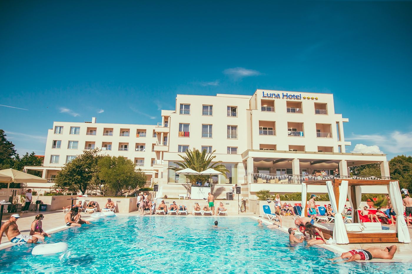 Luna-Island-Hotel-Pool-15