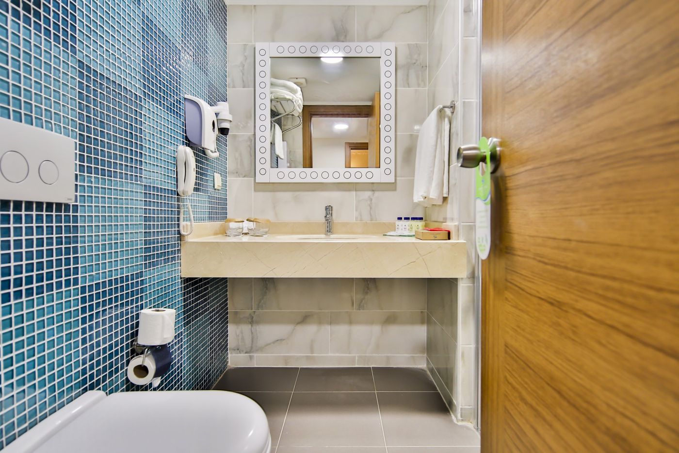 Crystal Club World of Colours