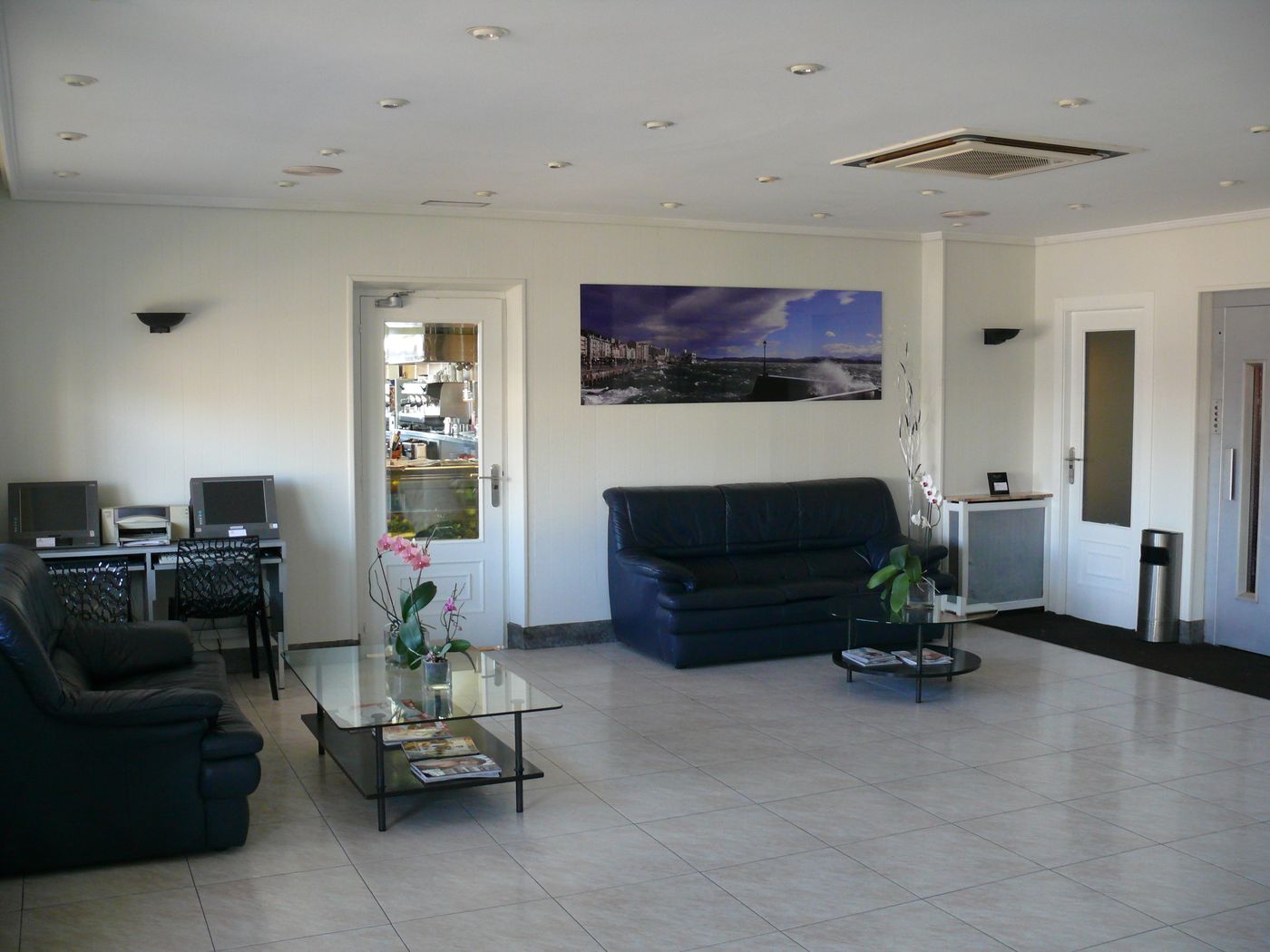 Los Angeles-Spain-BOO DE GUARNIZO-Lobby-5