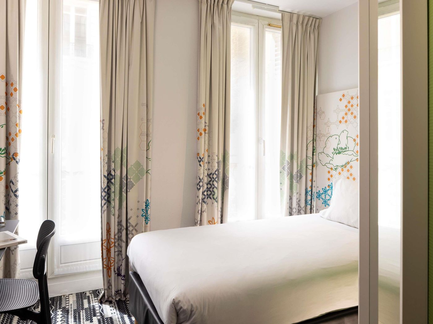 ibis-Styles-Paris-Gare-Saint-Lazare-Room-37