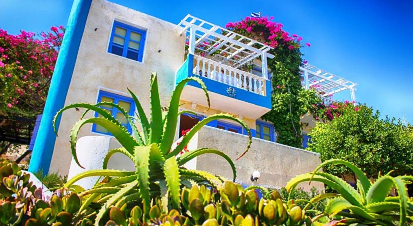 Korifi Suites Art Hotel