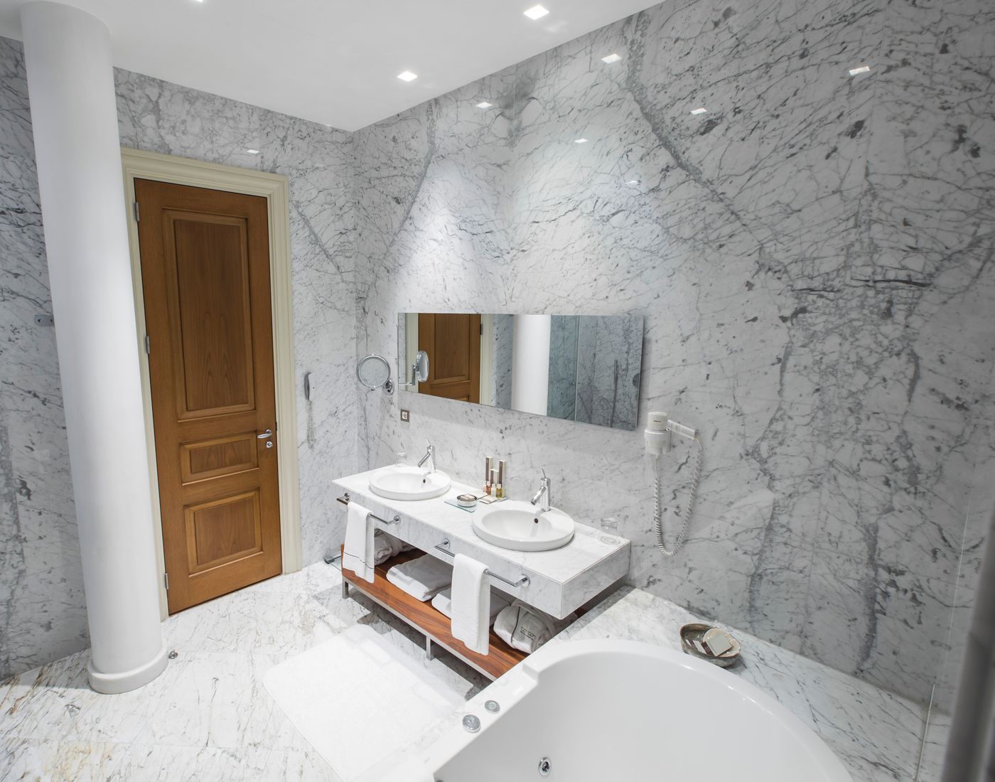 Tomtom-Suites-Room-24