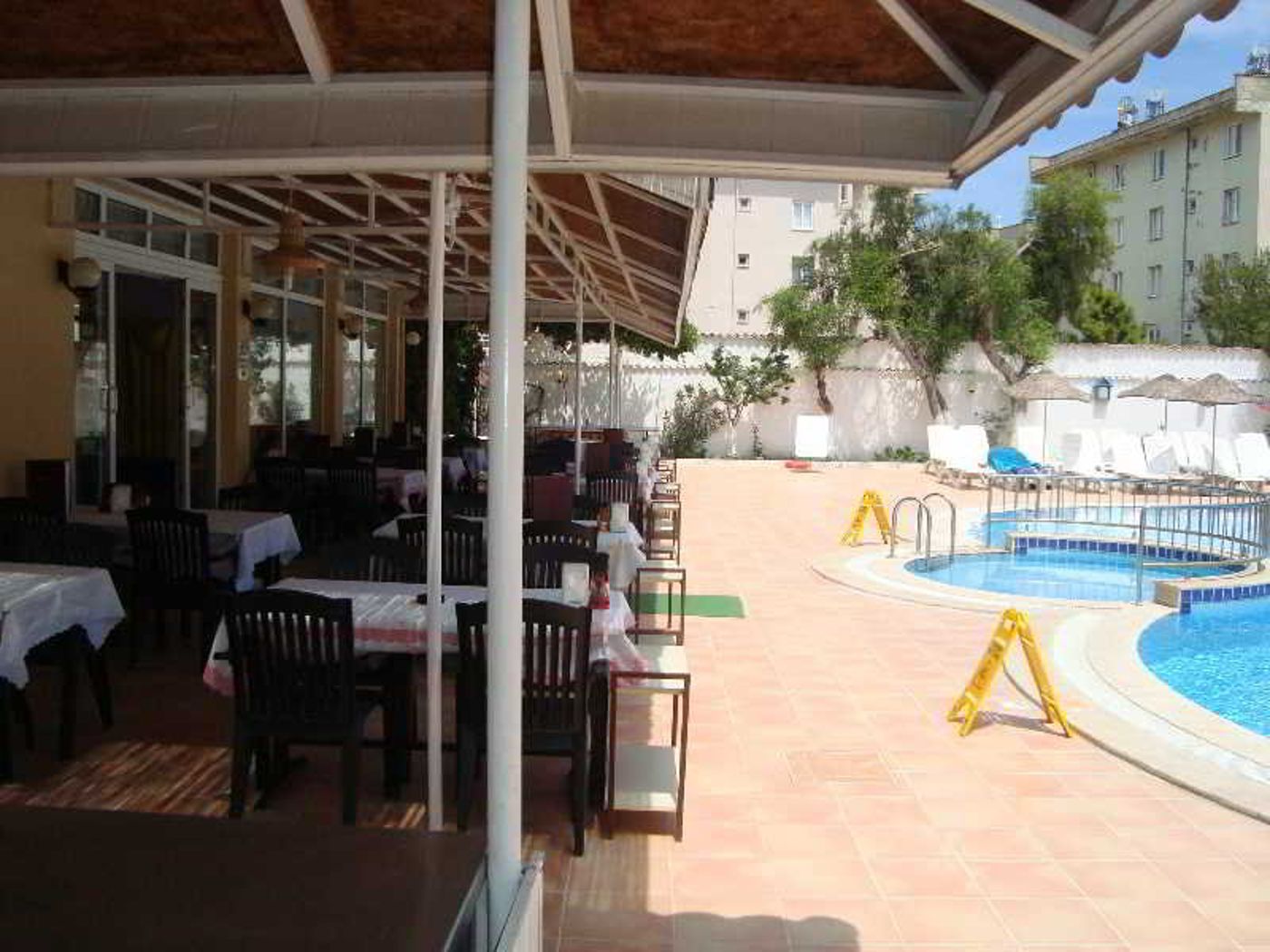 Golden-Moon-Apart-Hotel-Restaurant-3