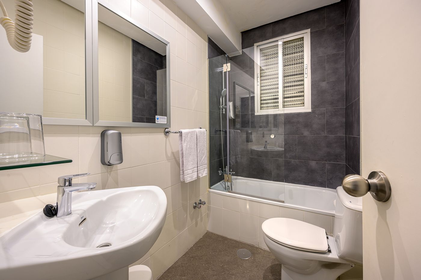 NeoMagna-Madrid-Room-30