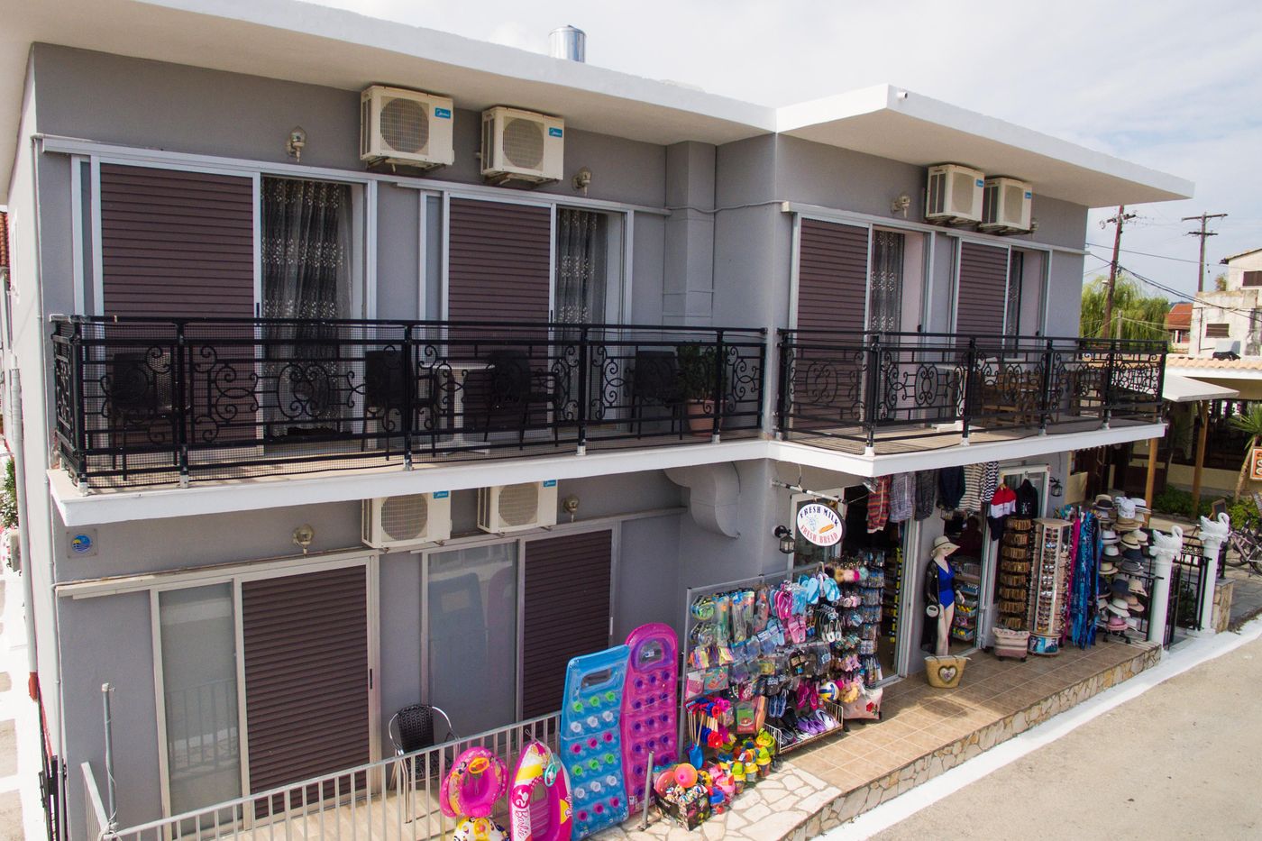 Makis-Studios---Apartments-Pool-12