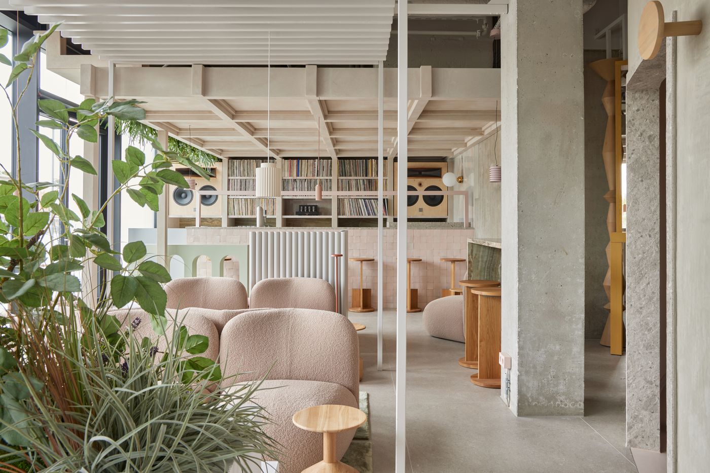 Locke-at-East-Side-Gallery--Friedrichshain-General-view-1