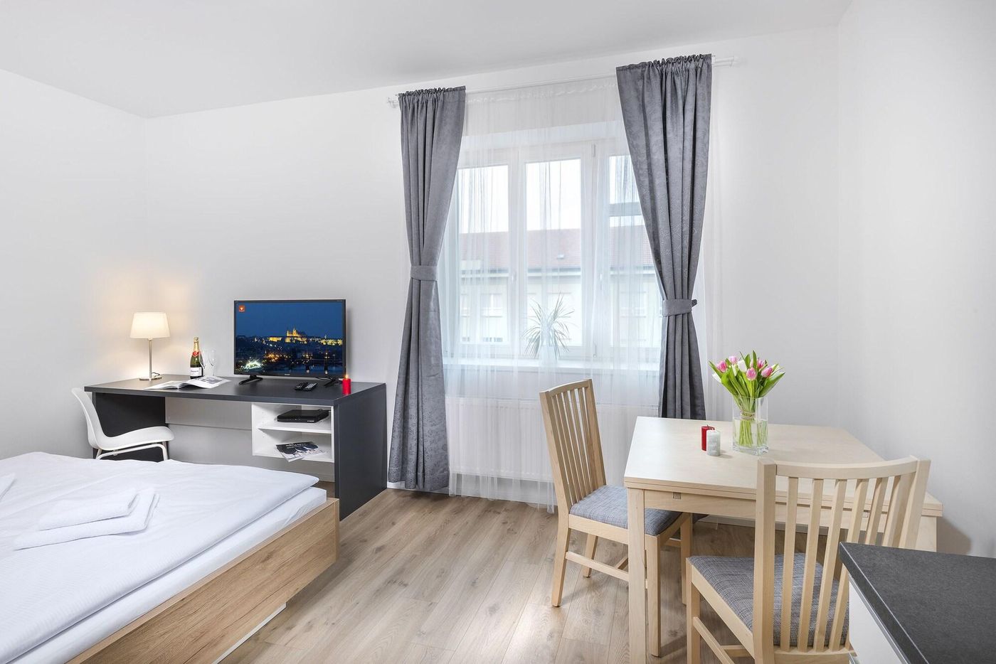 Downtown-Suites-Belohorska-Room-18