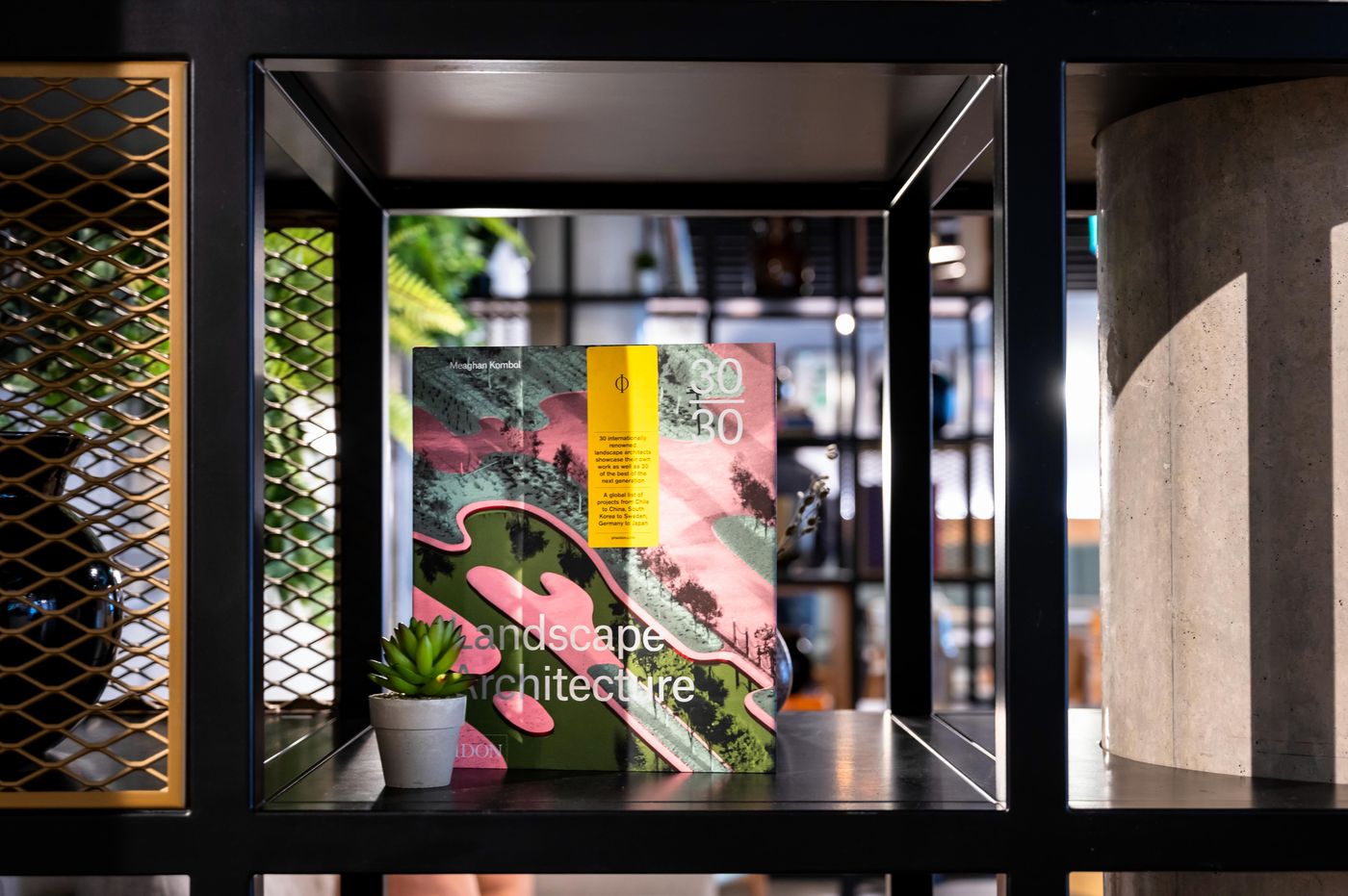 Staycity-Aparthotels-Tivoli-Lobby-20