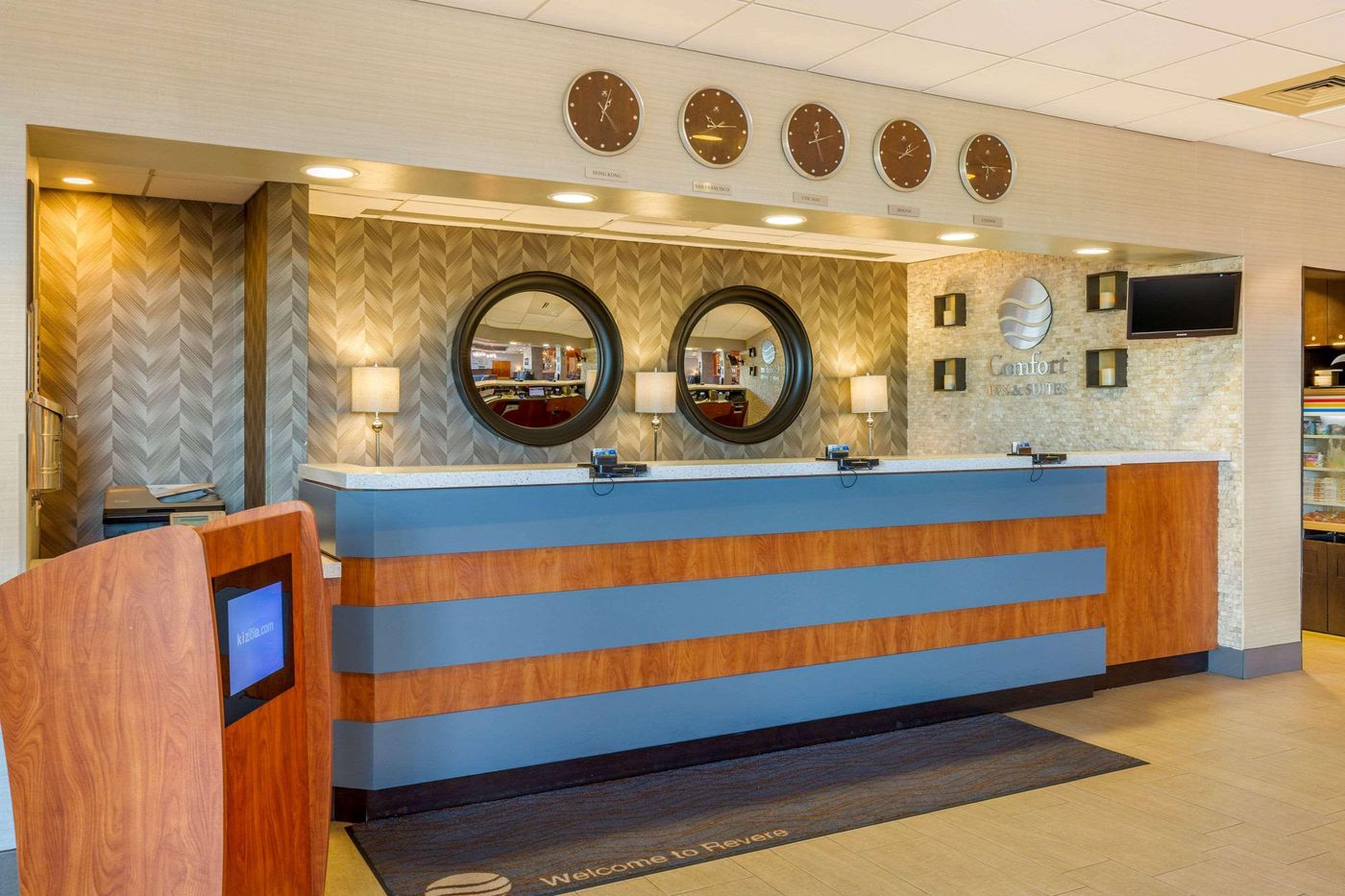 Comfort-Inn---Suites-Logan-Airport-Lobby-7