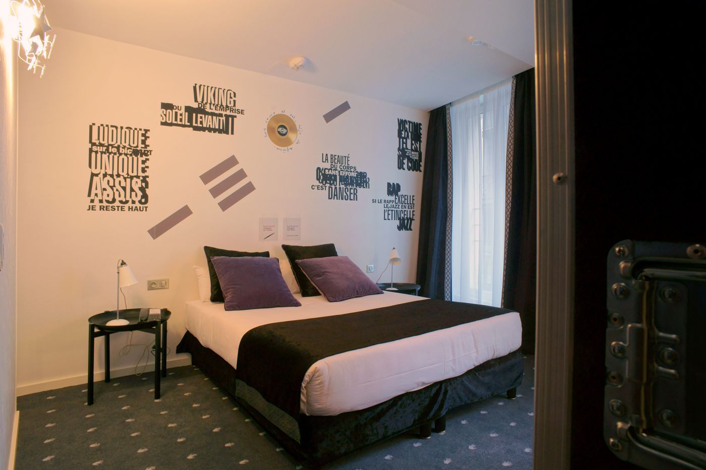 Hotel-du-Triangle-dOr-Room-15