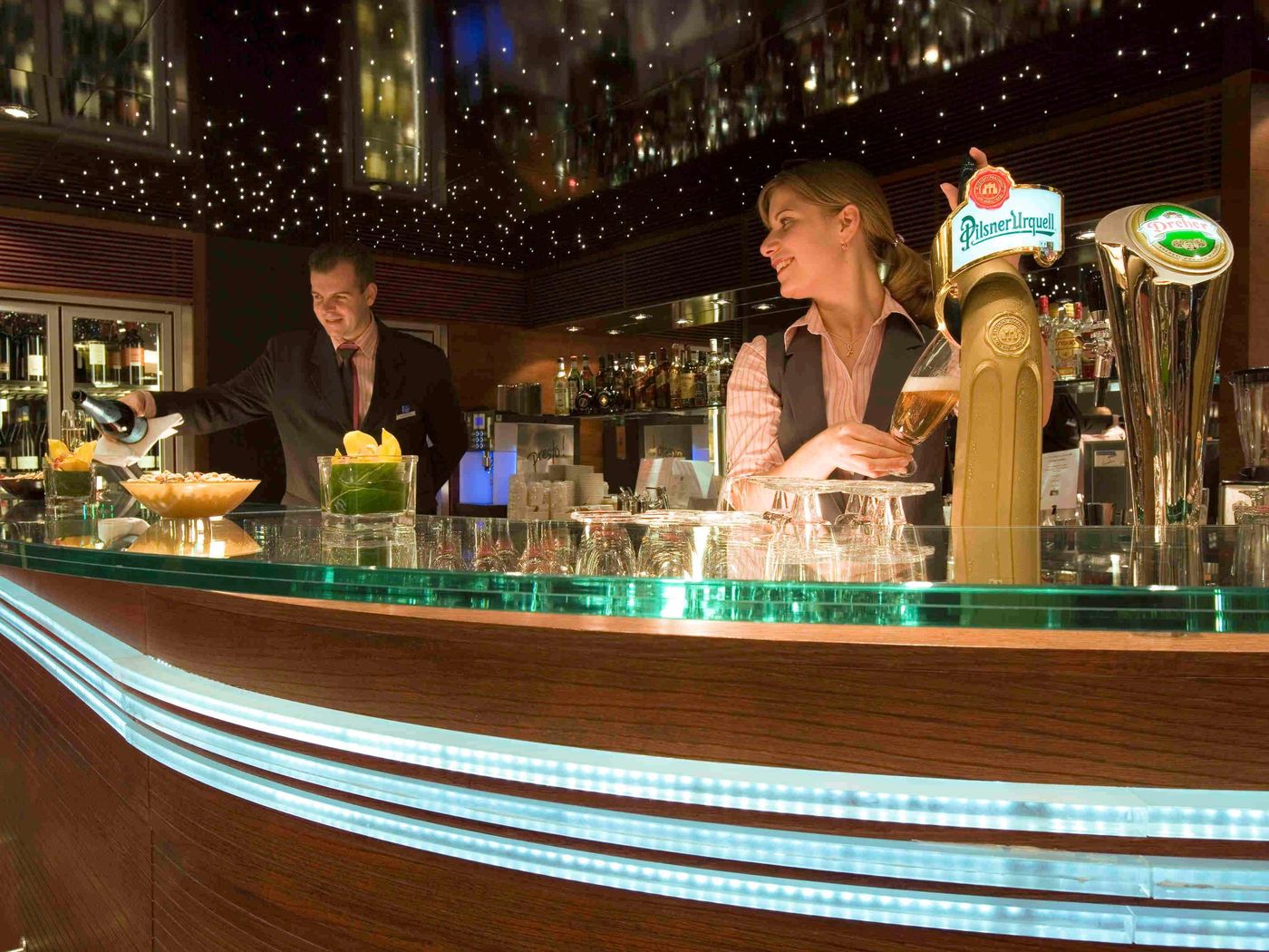 Novotel-Budapest-Danube-Bar-21
